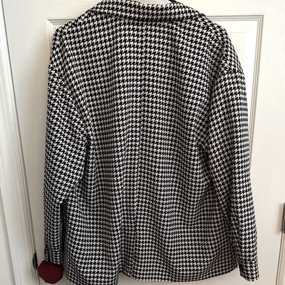 BCBGeneration Houndstooth Shacket - Picture 6 of 8